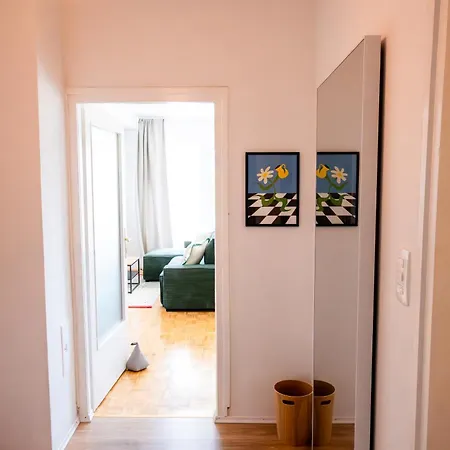 Apartment Charlie *
